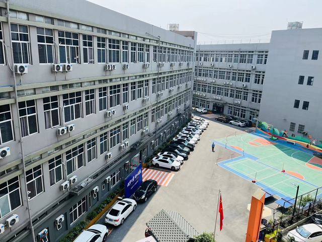 全封闭校园